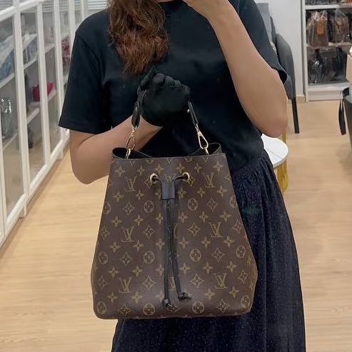 經典不敗實用款❤️‍🔥99新🈶購證😍LV路易威登Neonoe老花水桶包單肩斜挎包-6