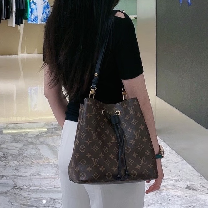 經典不敗實用款❤️‍🔥99新🈶購證😍LV路易威登Neonoe老花水桶包單肩斜挎包-9