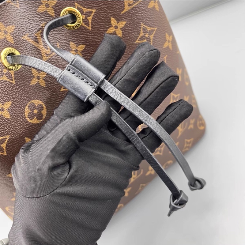 經典不敗實用款❤️‍🔥99新🈶購證😍LV路易威登Neonoe老花水桶包單肩斜挎包-19