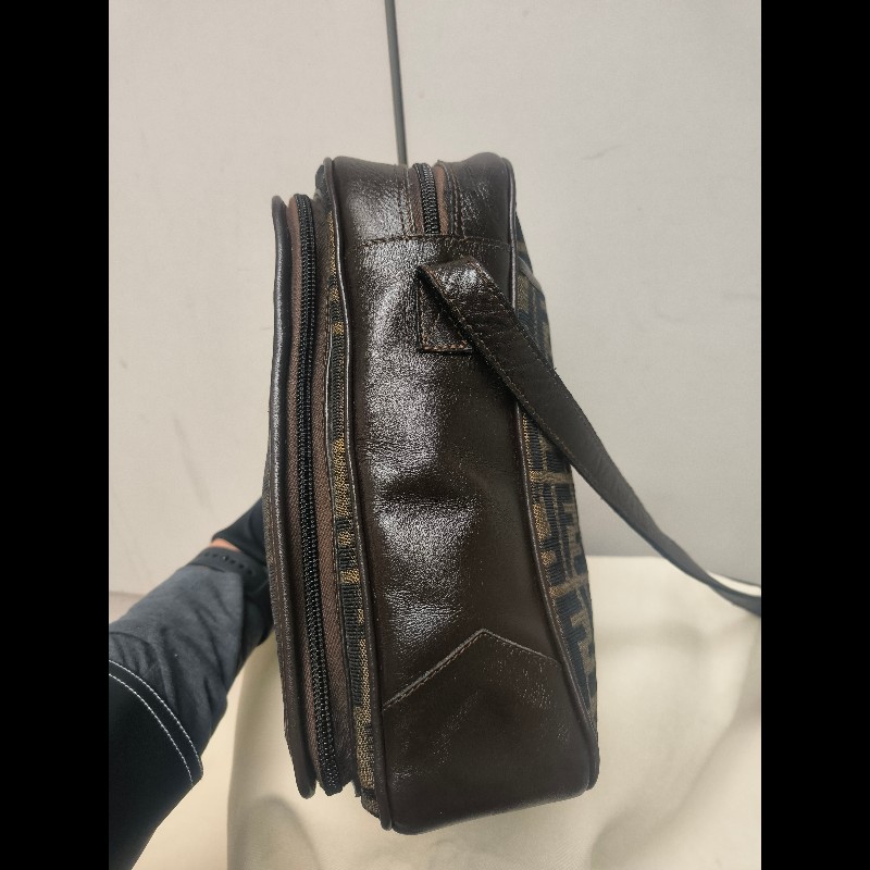 ‼️年前限時特賣‼️（原11800）至1/25⏰㊣✨FENDI✨芬迪 FF 老花 皮革 直立 收納包 相機包 肩背包 斜背包/雙F/二手包/二手精品/保證正品-2