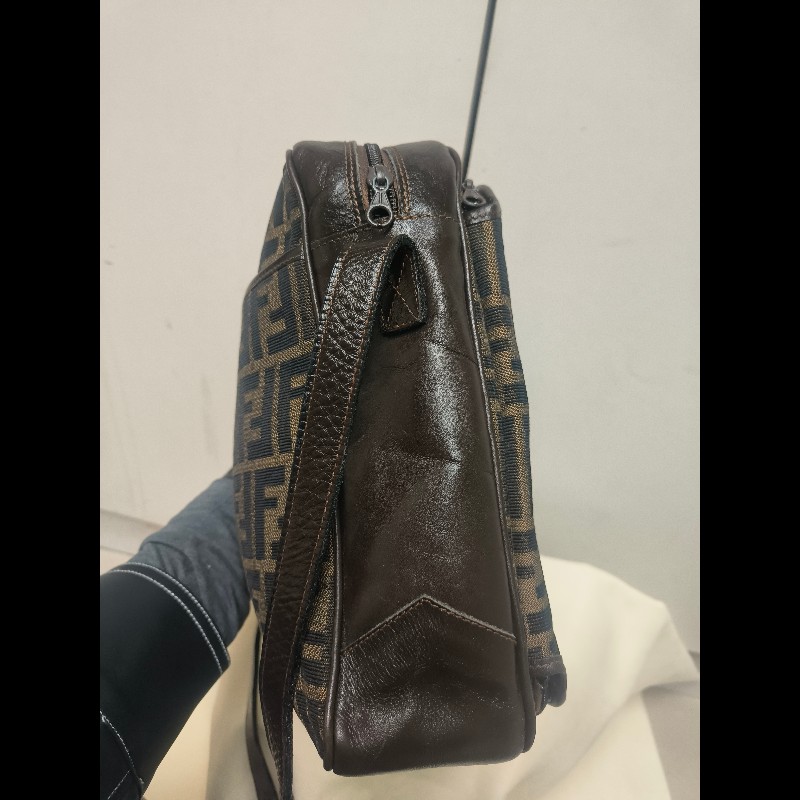 ‼️年前限時特賣‼️（原11800）至1/25⏰㊣✨FENDI✨芬迪 FF 老花 皮革 直立 收納包 相機包 肩背包 斜背包/雙F/二手包/二手精品/保證正品-4