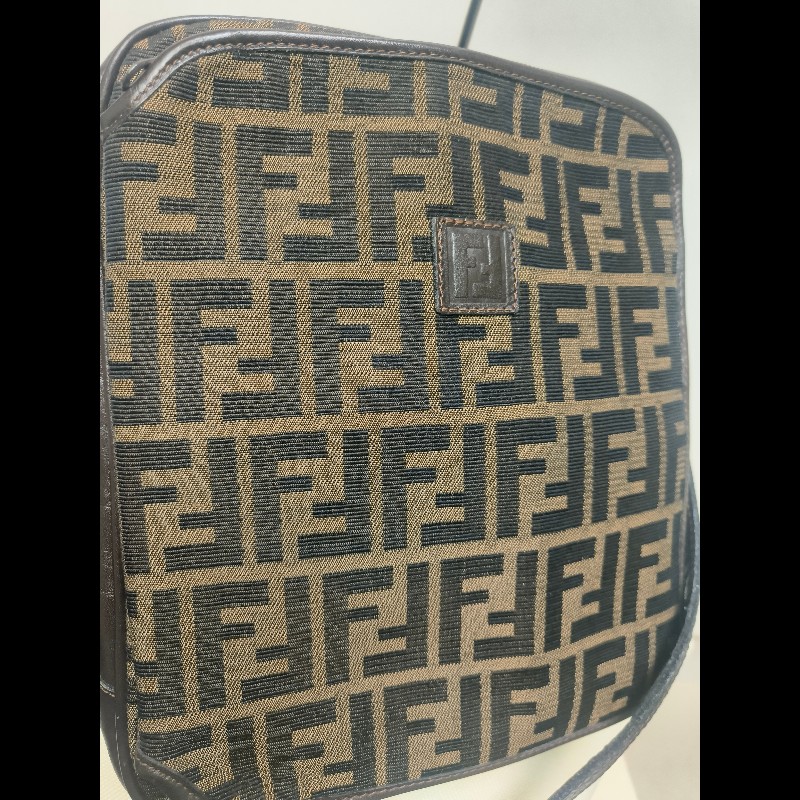 ‼️年前限時特賣‼️（原11800）至1/25⏰㊣✨FENDI✨芬迪 FF 老花 皮革 直立 收納包 相機包 肩背包 斜背包/雙F/二手包/二手精品/保證正品-17