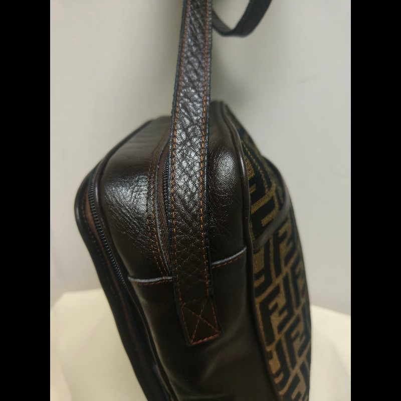 ‼️年前限時特賣‼️（原11800）至1/25⏰㊣✨FENDI✨芬迪 FF 老花 皮革 直立 收納包 相機包 肩背包 斜背包/雙F/二手包/二手精品/保證正品-40