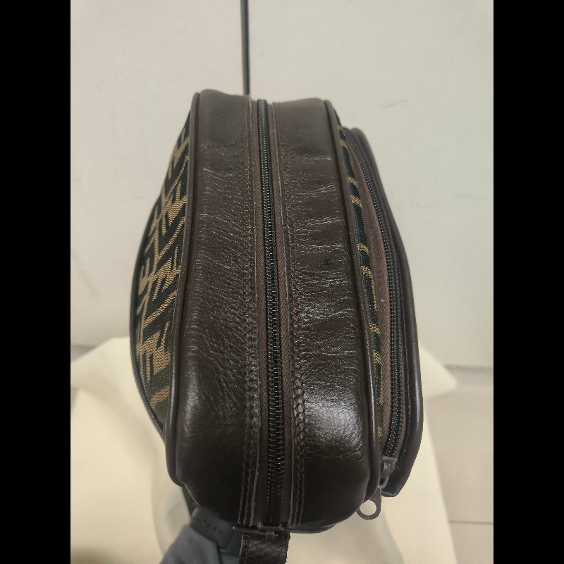 ‼️年前限時特賣‼️（原11800）至1/25⏰㊣✨FENDI✨芬迪 FF 老花 皮革 直立 收納包 相機包 肩背包 斜背包/雙F/二手包/二手精品/保證正品-50