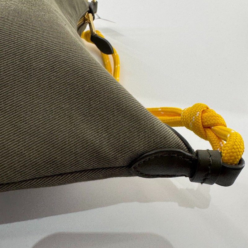 Miu miu綠色帆布飯盒包-9