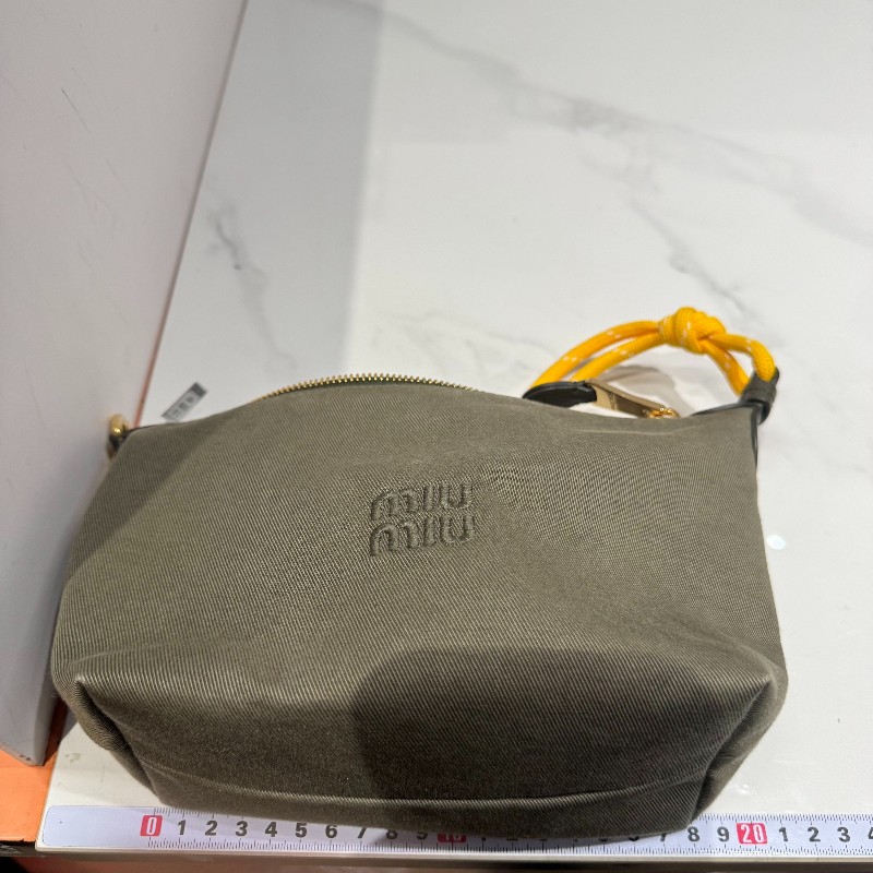 Miu miu綠色帆布飯盒包-16