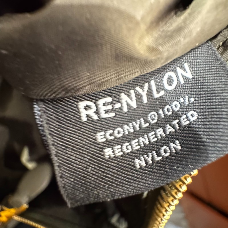 Miu miu綠色帆布飯盒包-17