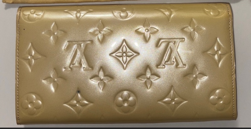 【出售】二手美品 Louis Vuitton Sarah 漆皮長夾｜M91466｜香檳米金-1
