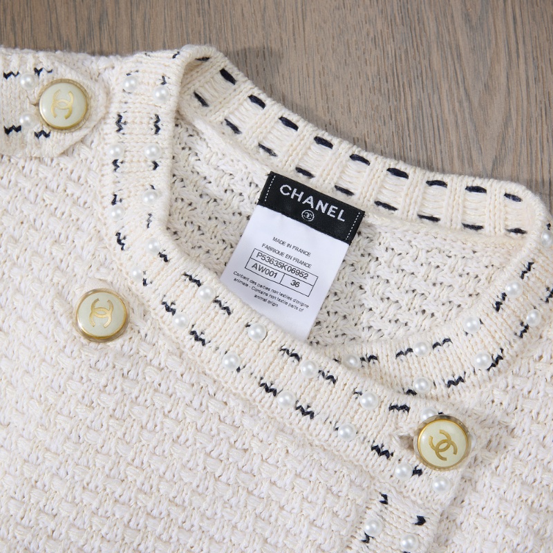 ❤️CHANEL 米色經典外套 精緻LOGO紐扣-1