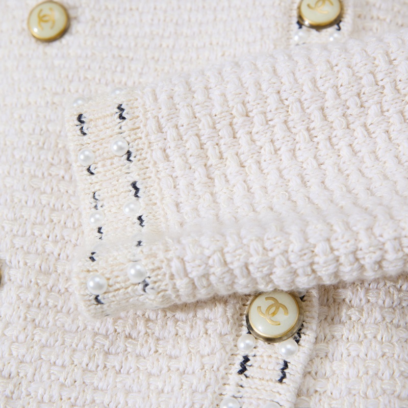 ❤️CHANEL 米色經典外套 精緻LOGO紐扣-5