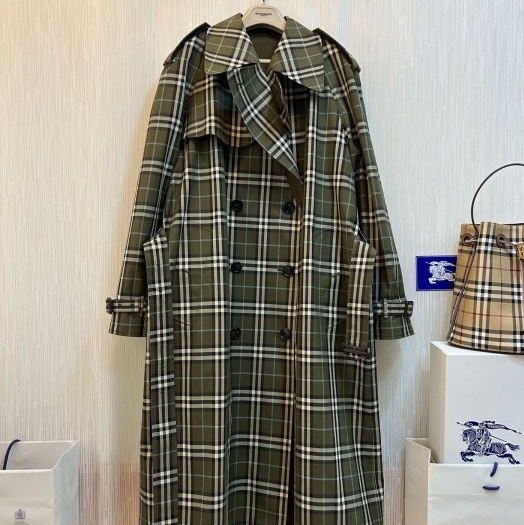 BURBERRY 英國男款橄欖綠雙穿長風衣50-3