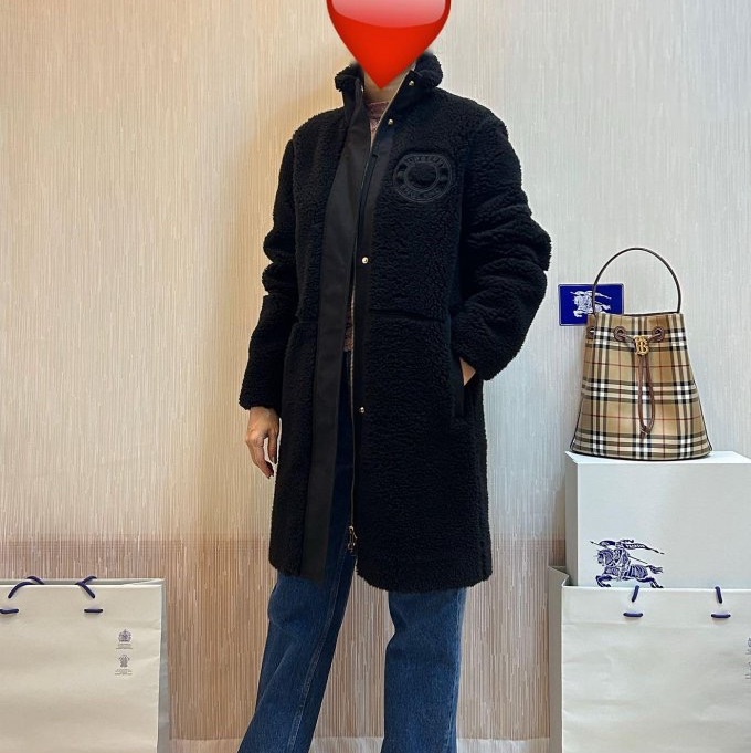 BURBERRY英國黑標黑色徽標絨頭大衣UK4-3
