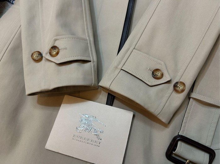 BURBERRY英國黑標羔羊皮裝飾輕便風衣UK2-3