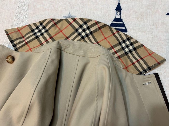 BURBERRY英國黑標羔羊皮裝飾輕便風衣UK2-7