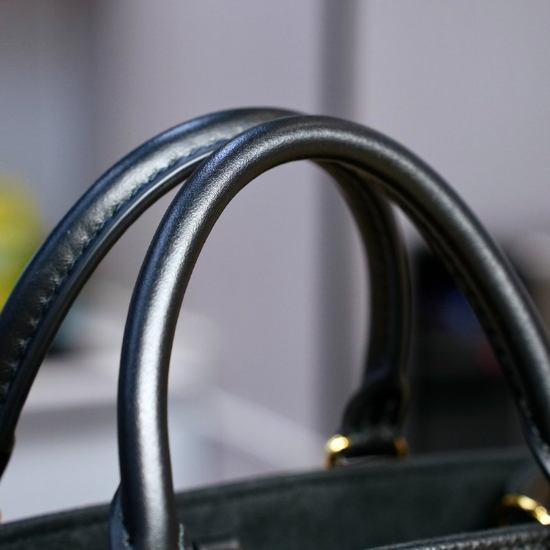 LouisVuitton/路易威登 黑色牛皮壓紋ONTHEGO PM 托特包 M45595-5