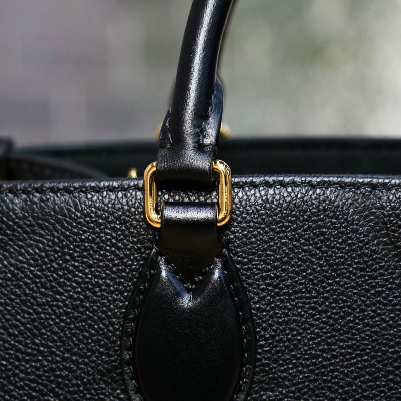 LouisVuitton/路易威登 黑色牛皮壓紋ONTHEGO PM 托特包 M45595-15