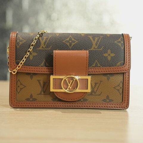 近全新 LouisVuitton/路易威登 Dauhpine OS達芙妮 鏈條斜挎包