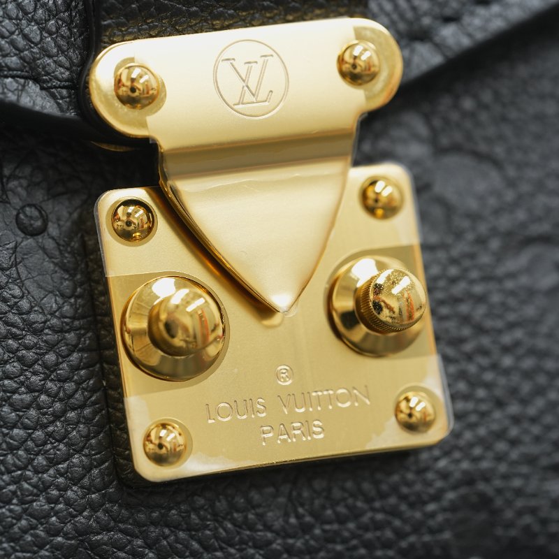 近全新 LouisVuitton/路易威登 East West黑色牛皮壓紋小郵差 斜挎包-5