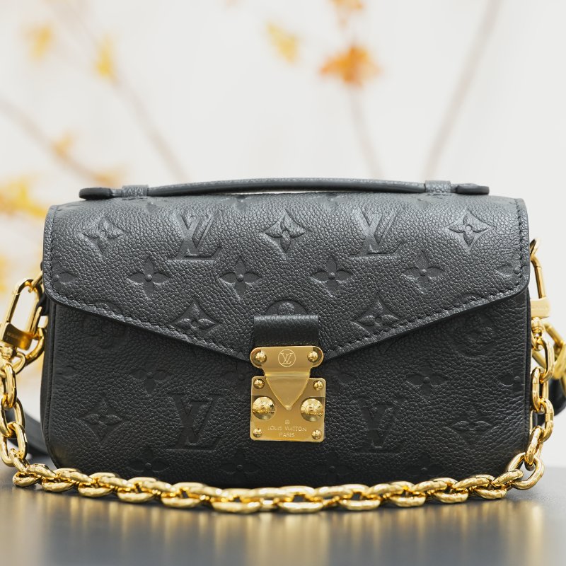 近全新 LouisVuitton/路易威登 East West黑色牛皮壓紋小郵差 斜挎包-10