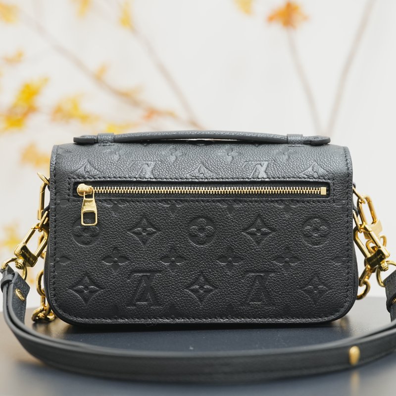 近全新 LouisVuitton/路易威登 East West黑色牛皮壓紋小郵差 斜挎包-11