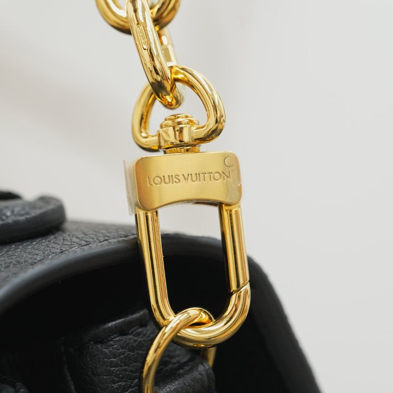 近全新 LouisVuitton/路易威登 East West黑色牛皮壓紋小郵差 斜挎包-17