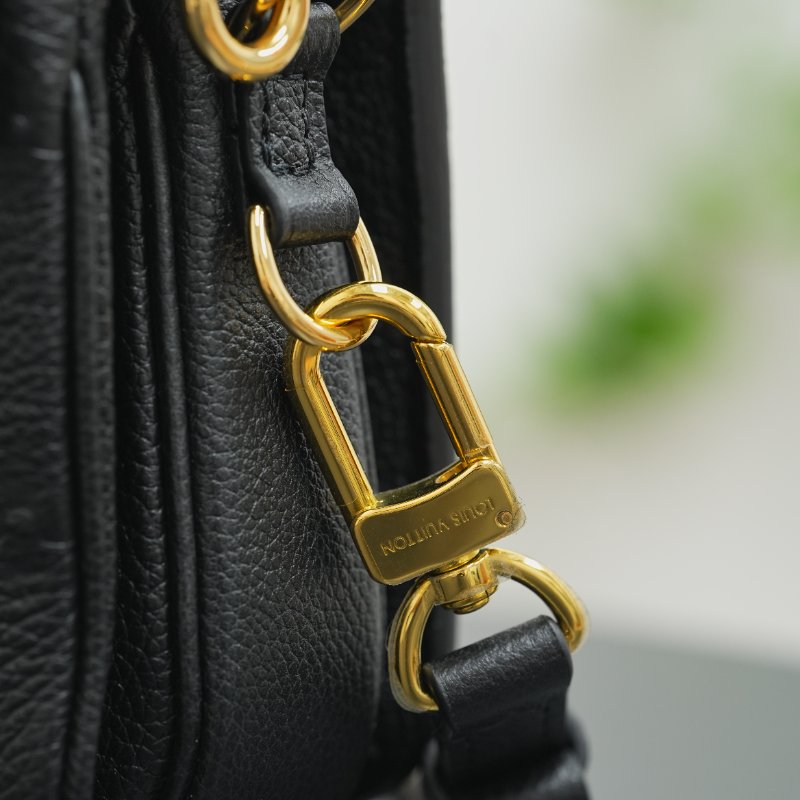 近全新 LouisVuitton/路易威登 East West黑色牛皮壓紋小郵差 斜挎包-18
