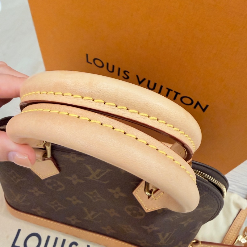 Louis vuitton Alma BB-11