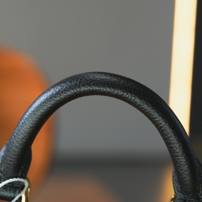 LouisVuitton/路易威登 黑牛皮壓紋Madeleine NANO 瑪德琳 鏈條斜挎包 芯片款-8