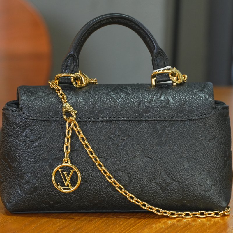 LouisVuitton/路易威登 黑牛皮壓紋Madeleine NANO 瑪德琳 鏈條斜挎包 芯片款-11