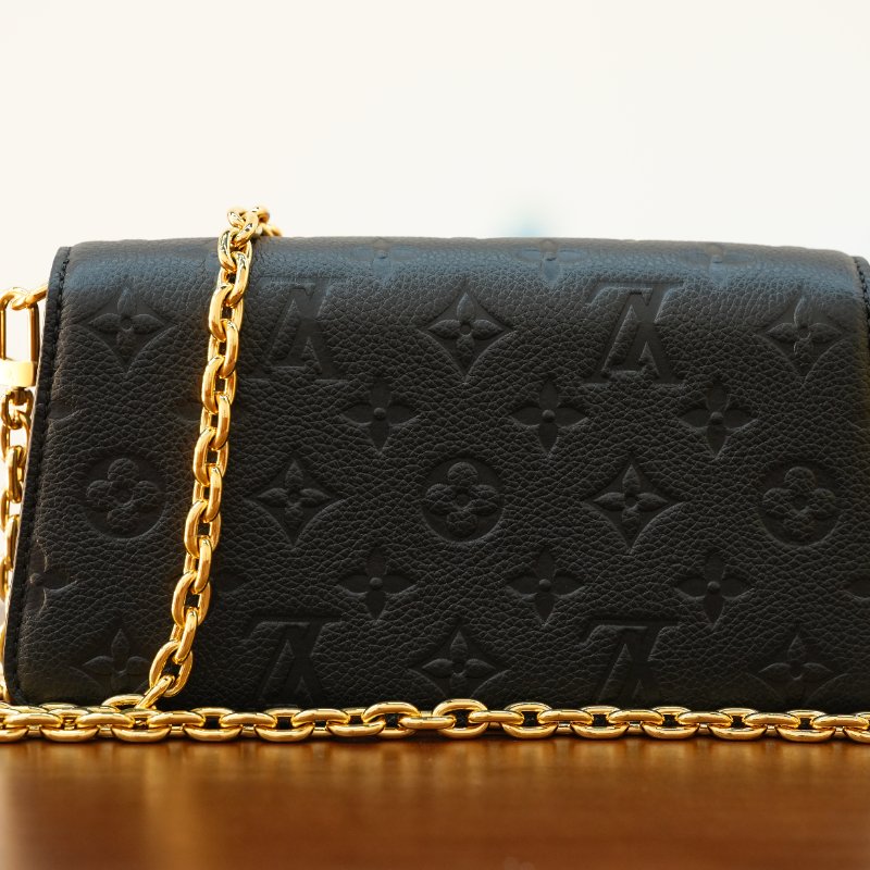 LouisVuitton/路易威登 黑牛皮壓紋Pochette Metis 郵差包鏈條斜背包 芯片款-10