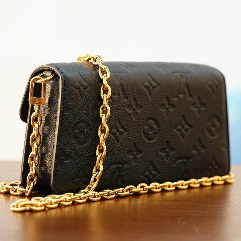 LouisVuitton/路易威登 黑牛皮壓紋Pochette Metis 郵差包鏈條斜背包 芯片款-16