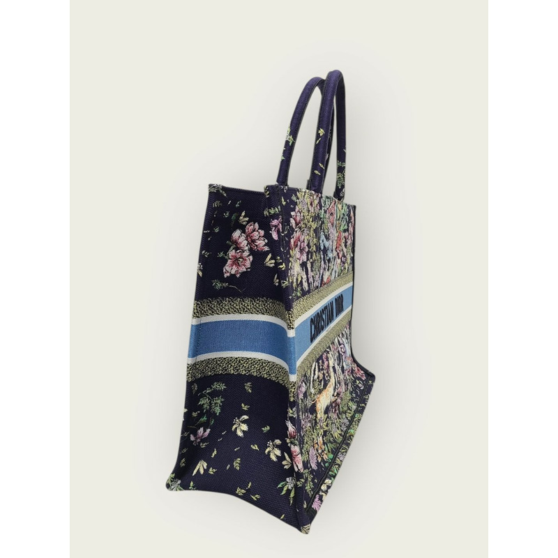【包稅】DIOR 海軍藍多色花卉刺繡Logo書包手提袋（大號）-2