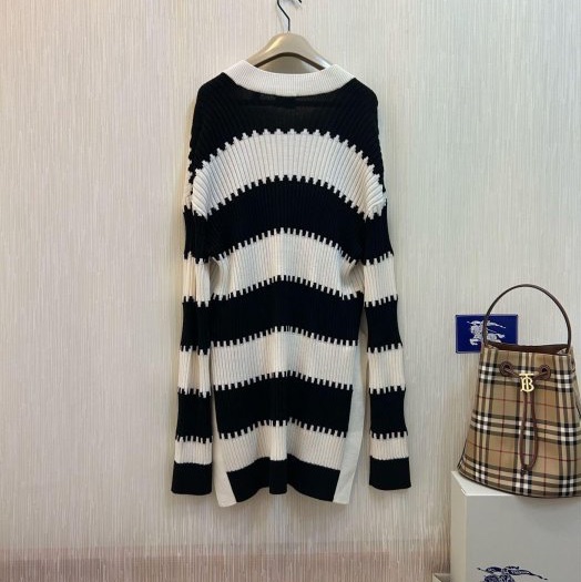 BURBERRY英國黑標男款黑白毛衣S-6