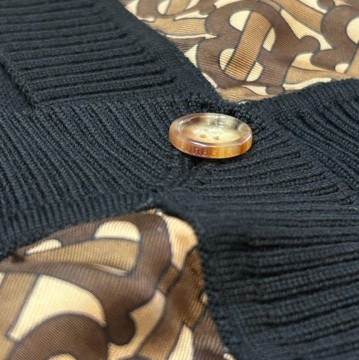 BURBERRY英國黑標專屬標誌印花絲質裁片黑色毛衣XS-8