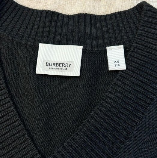 BURBERRY英國黑標專屬標誌印花絲質裁片黑色毛衣XS-13