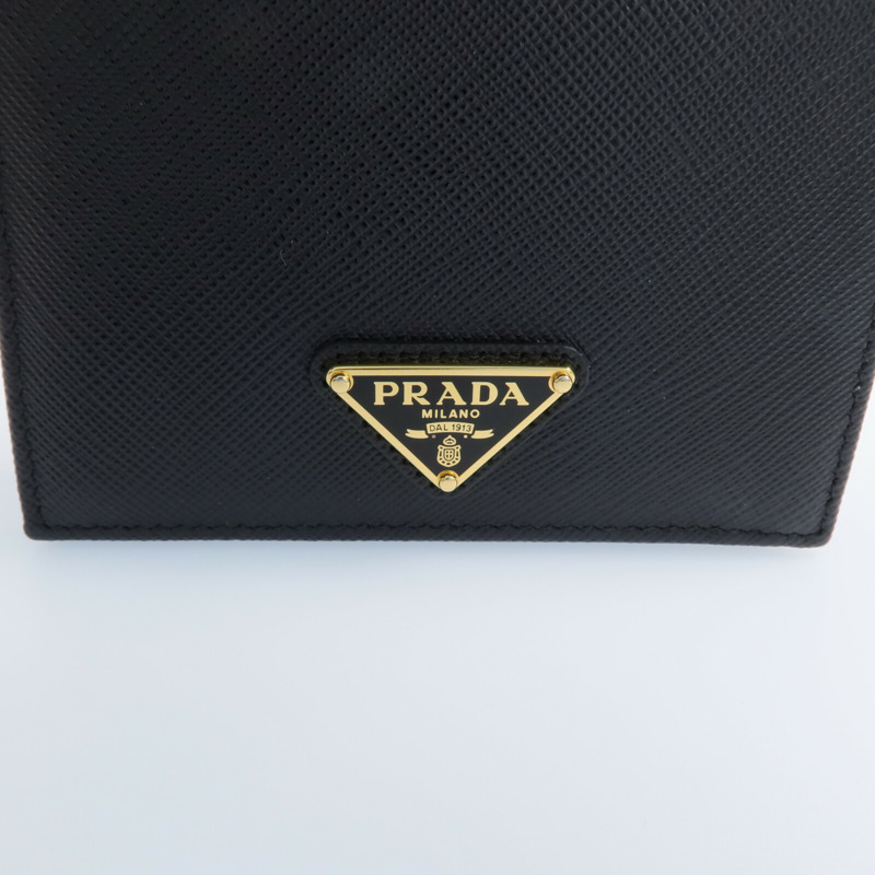 PRADA Saffiano皮革Fold Wallet金扣錢包-10