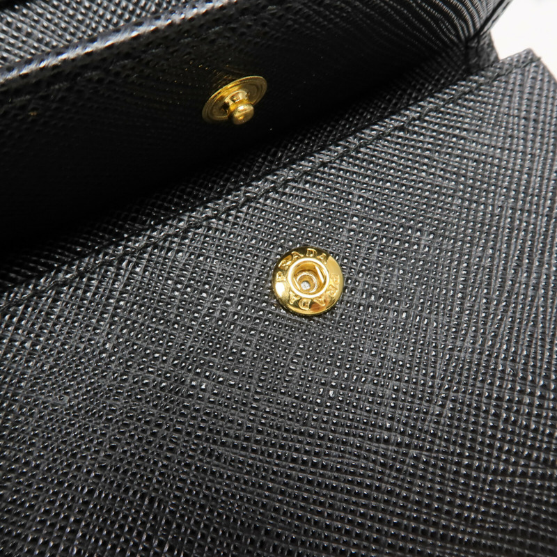 PRADA Saffiano皮革Fold Wallet金扣錢包-12