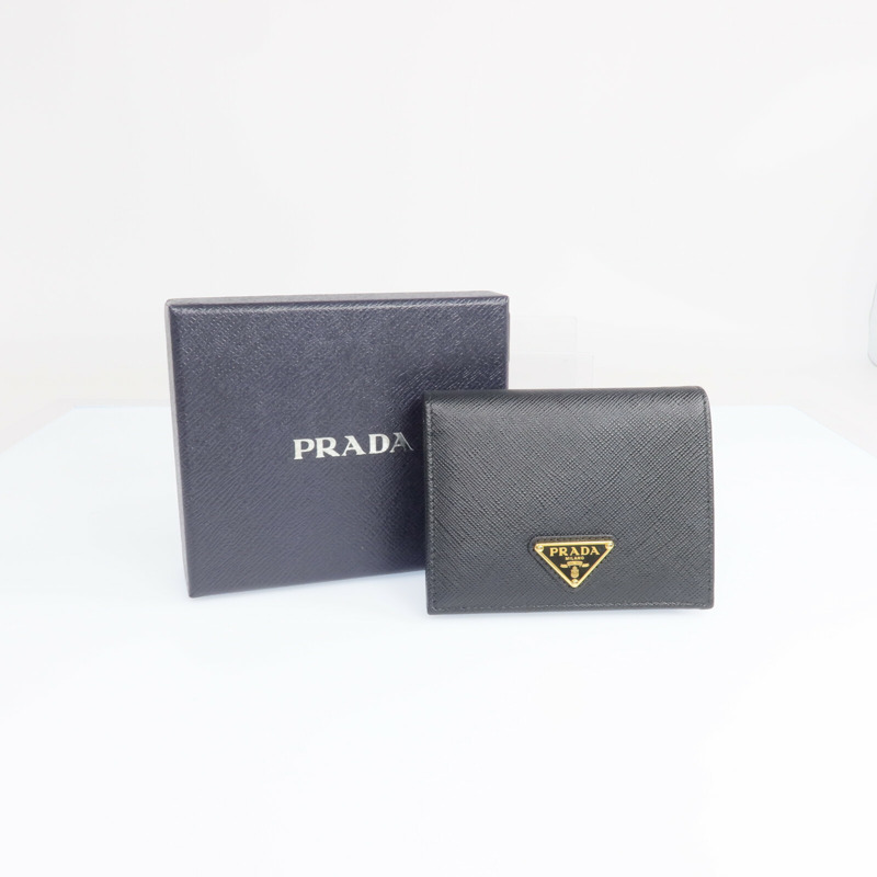 PRADA Saffiano皮革Fold Wallet金扣錢包-14