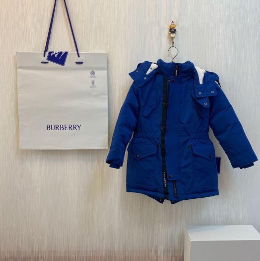 BURBERRY童款連帽風雪外套6Y-0