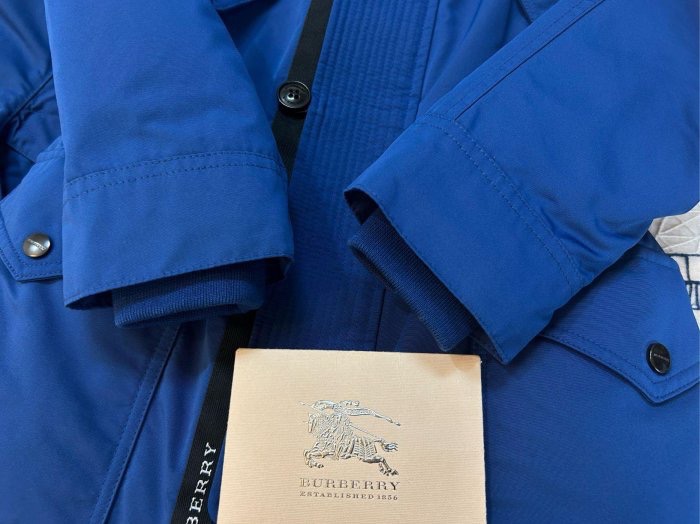 BURBERRY童款連帽風雪外套6Y-2