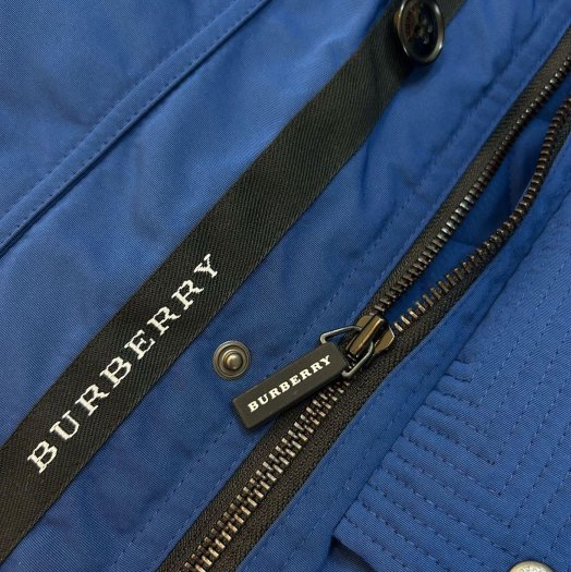 BURBERRY童款連帽風雪外套6Y-5