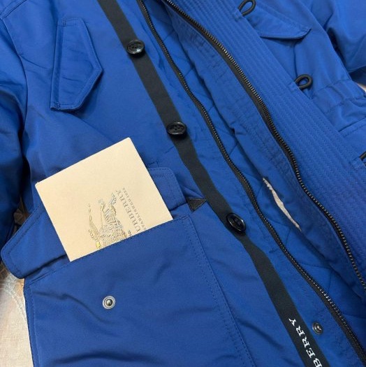 BURBERRY童款連帽風雪外套6Y-6