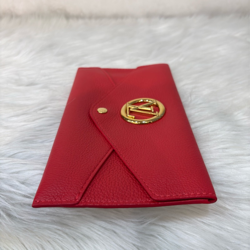 LV 訂製款 紅色荔枝皮 圓形 LOGO 釦式 信封 長夾 皮夾 收納袋 萬用袋-3