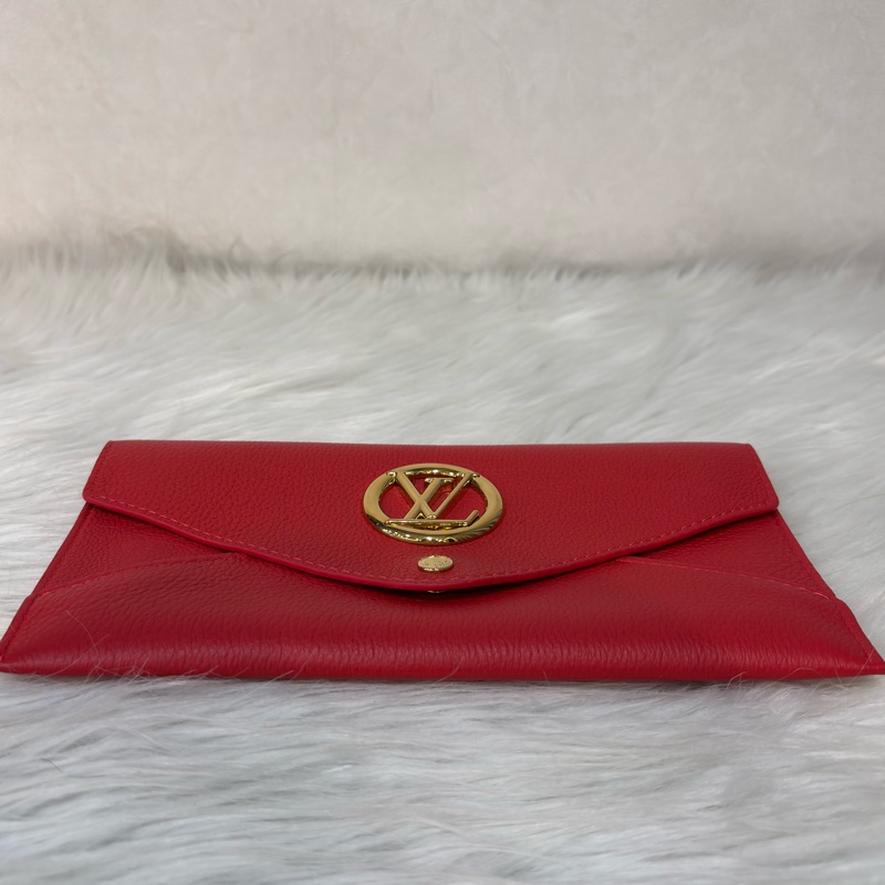 LV 訂製款 紅色荔枝皮 圓形 LOGO 釦式 信封 長夾 皮夾 收納袋 萬用袋-7