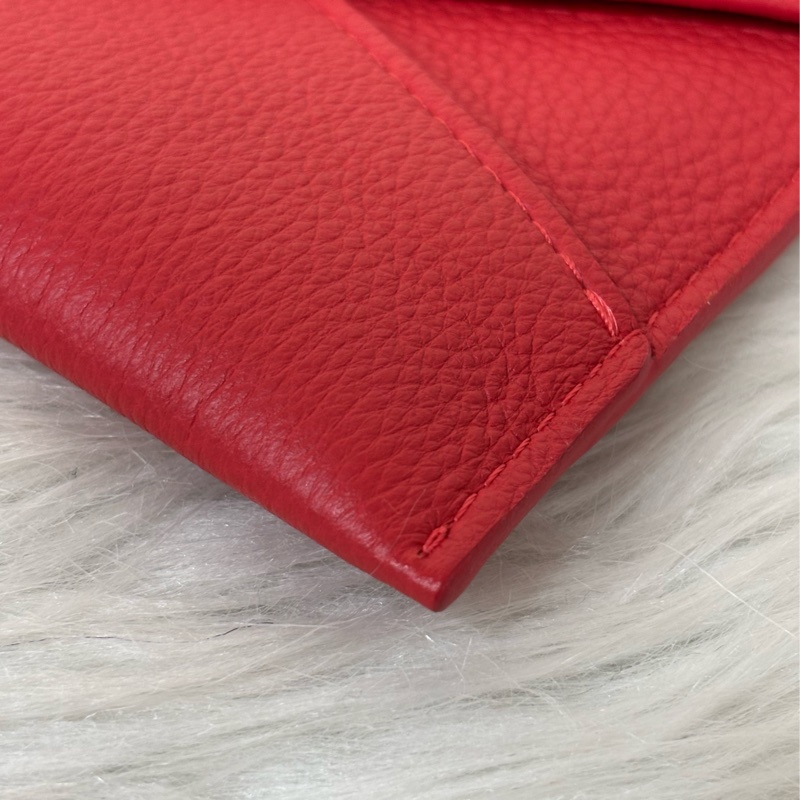 LV 訂製款 紅色荔枝皮 圓形 LOGO 釦式 信封 長夾 皮夾 收納袋 萬用袋-9