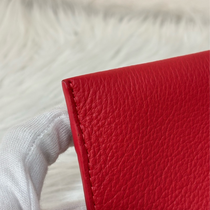 LV 訂製款 紅色荔枝皮 圓形 LOGO 釦式 信封 長夾 皮夾 收納袋 萬用袋-10