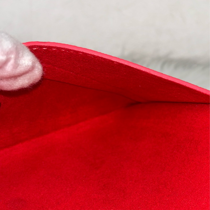 LV 訂製款 紅色荔枝皮 圓形 LOGO 釦式 信封 長夾 皮夾 收納袋 萬用袋-29