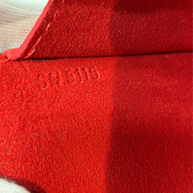 LV 訂製款 紅色荔枝皮 圓形 LOGO 釦式 信封 長夾 皮夾 收納袋 萬用袋-32