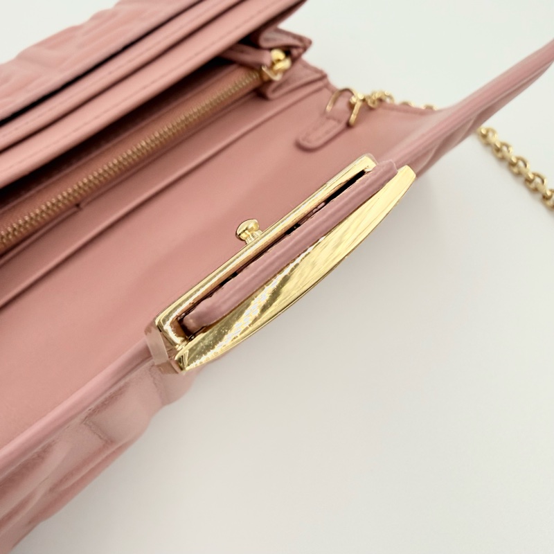 FENDI- 粉色納帕小羊皮Baguette配飾鏈WOC-12