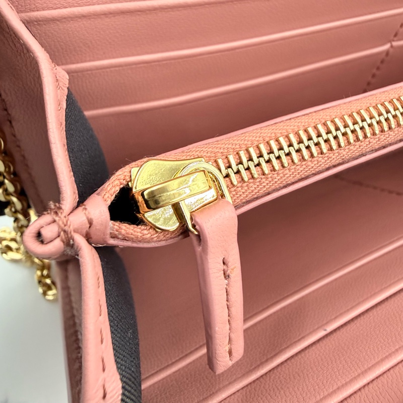 FENDI- 粉色納帕小羊皮Baguette配飾鏈WOC-16